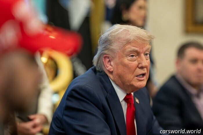 Trump ha appena chiarito chi pagherà per gli investimenti di Detroit nei veicoli elettrici | Carscoops